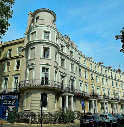 2 Bedroom Flat To Rent In Royal Crescent, London, W11