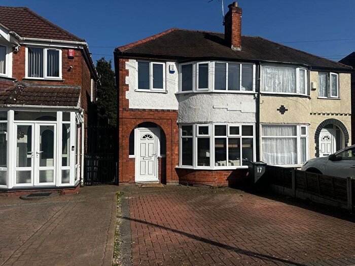 3 Bedroom Semi Detached House For Sale In Cardington Avenue, Great Barr, Birmingham, B42