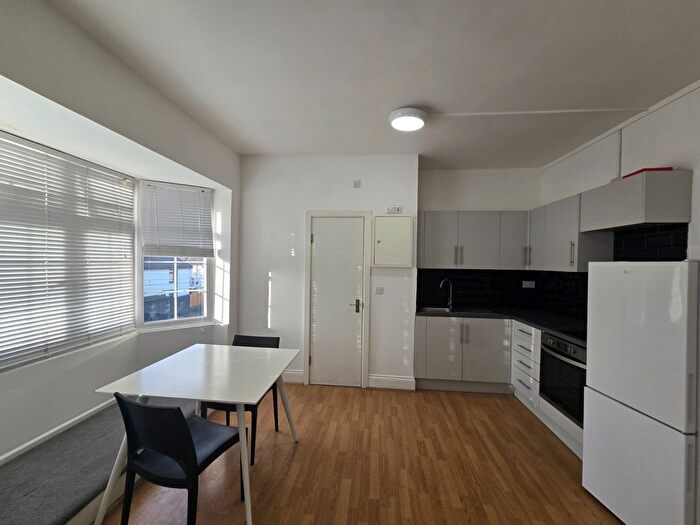 1 Bedroom Flat To Rent In Burnside Road, Dagenham Chadwell Heath, RM8