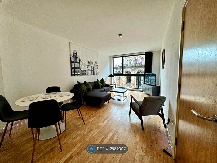 2 Bedroom Flat To Rent In Crown Street, Leeds, LS2