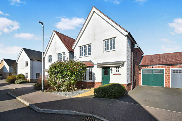 3 Bedroom Detached House For Sale In Field Gate Close, St. Neots, PE19