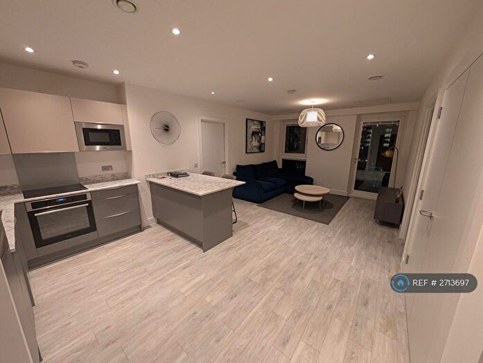 2 Bedroom Flat To Rent In Chapel Street, Salford, M3