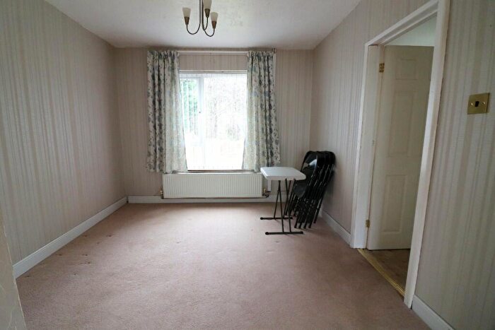 3 Bedroom End Of Terrace House For Sale In Eaton Valley Road, Luton, Bedfordshire, LU2