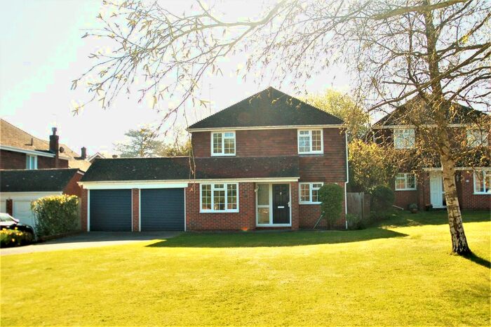 4 Bedroom Detached House To Rent In Wallingford Gardens, High Wycombe, Buckinghamshire, HP11