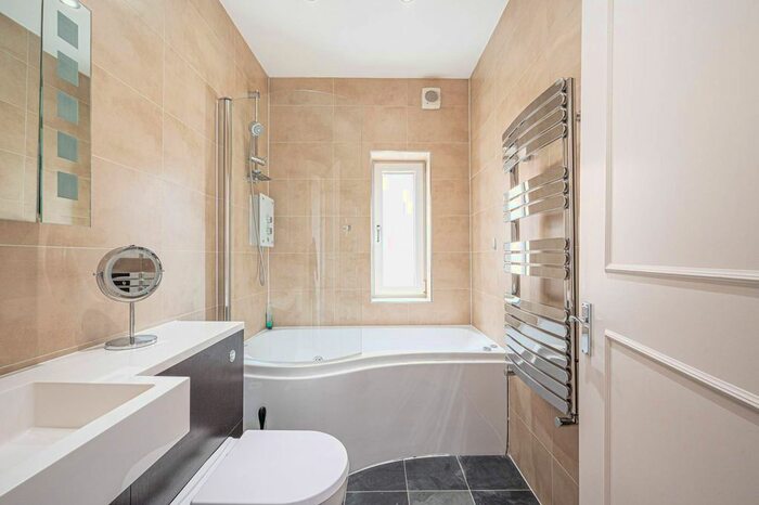 2 Bedroom Flat For Sale In Fitzjohns Avenue, Hampstead, London, NW3