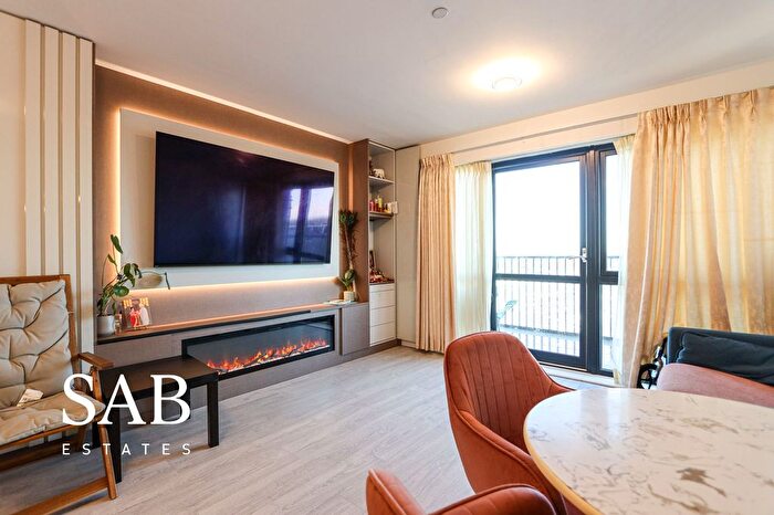 2 Bedroom Flat To Rent In Farine Avenue, Maya House, UB3