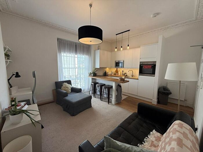 1 Bedroom Flat To Rent In Oakfield Place, Clifton, Bristol, BS8