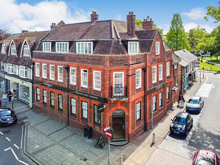 2 Bedroom Flat To Rent In High Street, Harpenden, AL5