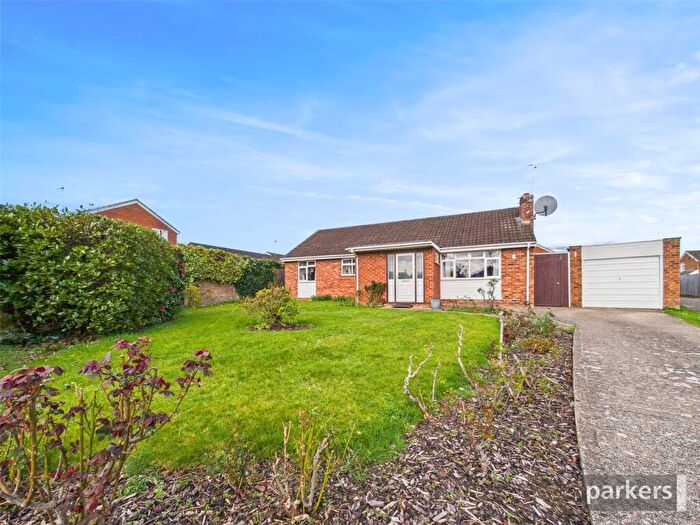 3 Bedroom Bungalow For Sale In Corby Close, Woodley, Reading, Berkshire, RG5