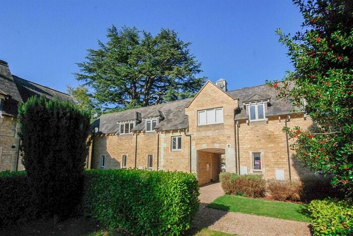 2 Bedroom Flat To Rent In Farthingale Cottages, Academy Drive, SN13