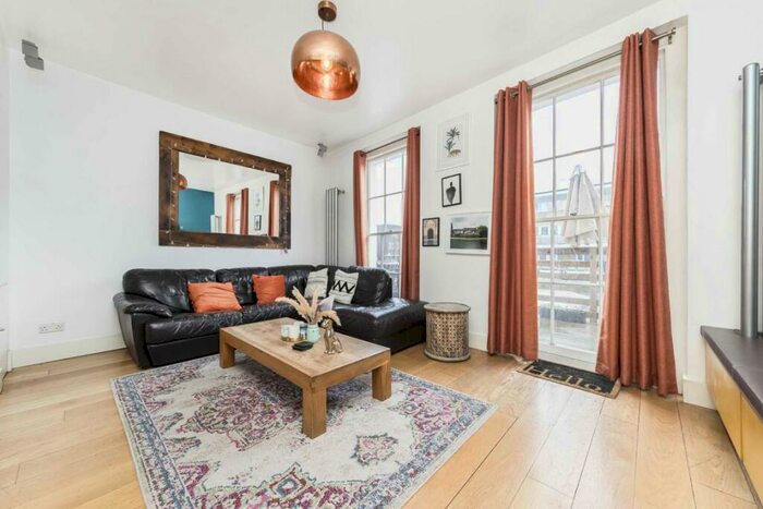 3 Bedroom Flat To Rent In Caledonian Road, London, N1