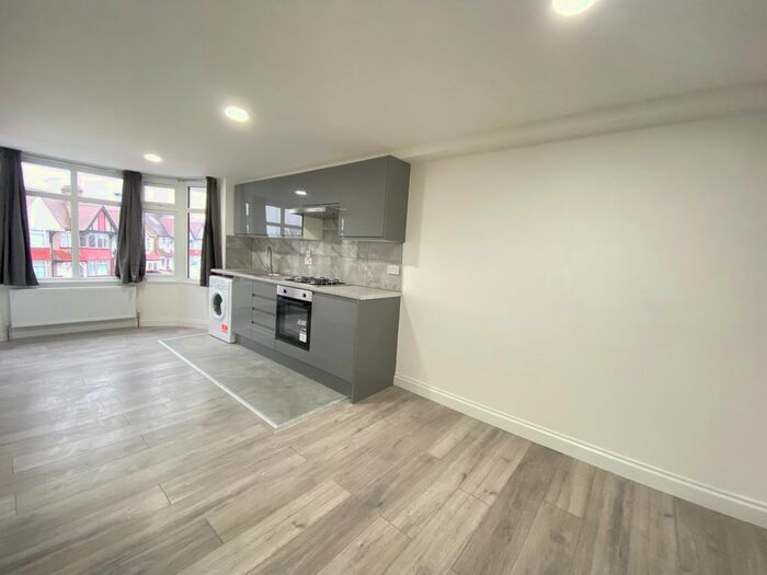 2 Bedroom Flat To Rent In Balnacraig Avenue, London, NW10