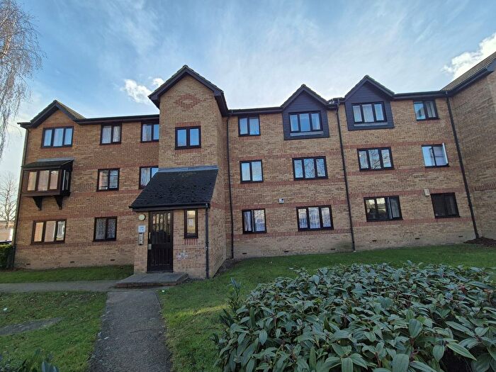 2 Bedroom Flat To Rent In Greenslade Road, Barking, Essex, IG11