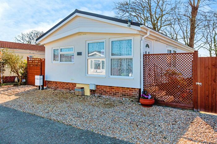 2 Bedroom Park Home For Sale In Oaktree Caravan Site, West End, Southampton, SO30