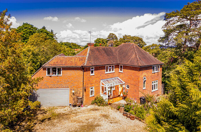 4 Bedroom Detached House For Sale In Crossways, Lower Basildon, RG8