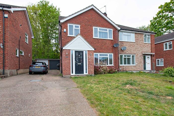 4 Bedroom Semi Detached House For Sale In Eden Road, Bexley, DA5