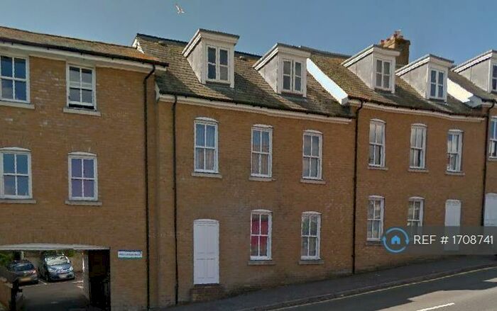 2 Bedroom Flat To Rent In Durham Hill, Dover, CT17