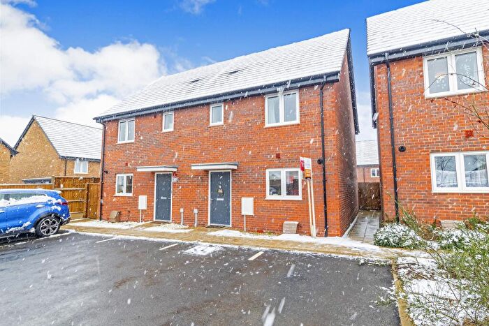 3 Bedroom Semi-Detached House For Sale In Clavell Close, Tattenhoe Park, Milton Keynes, Buckinghamshire, MK4