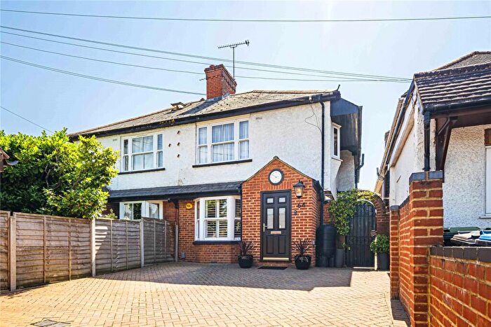 4 Bedroom Semi-Detached House For Sale In High Street, Bovingdon, Hemel Hempstead, Hertfordshire, HP3