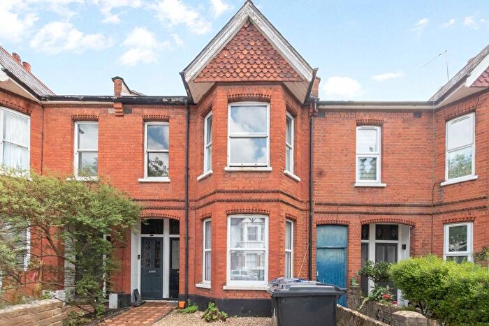 2 Bedroom Flat To Rent In Murray Road, South Ealing, W5