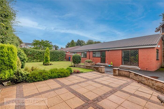 4 Bedroom Detached Bungalow For Sale In Nordens Drive, Chadderton, Oldham, OL9