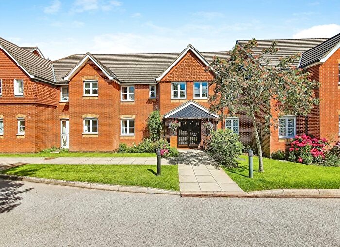 2 Bedroom Flat For Sale In Chaldon Road, Caterham, Surrey, CR3