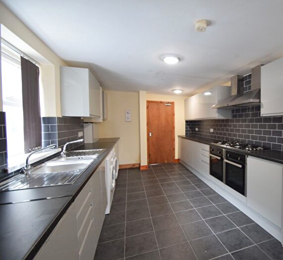 10 Bedroom Terraced House To Rent In Woodville Road, Cathays, CF24