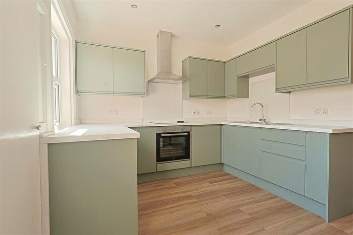 4 Bedroom Maisonette To Rent In High Street, Gosforth, Newcastle Upon Tyne, NE3