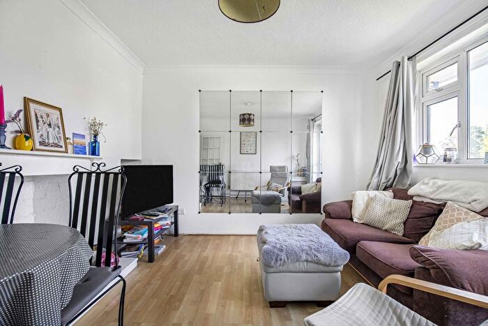 3 Bedroom Flat To Rent In Smithwood Close, Southfields, SW19