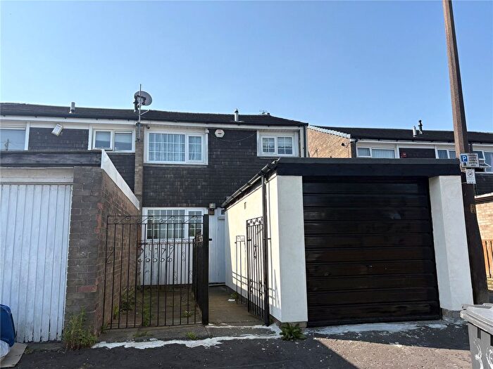 3 Bedroom End Terrace House To Rent In Scotland Bank Terrace, Blackburn, Lancashire, BB2