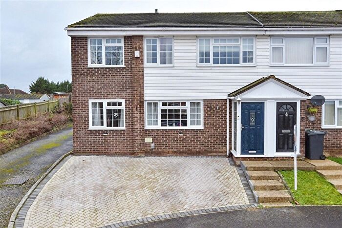 4 Bedroom End Terrace House For Sale In Apple Close, Snodland, Kent, ME6