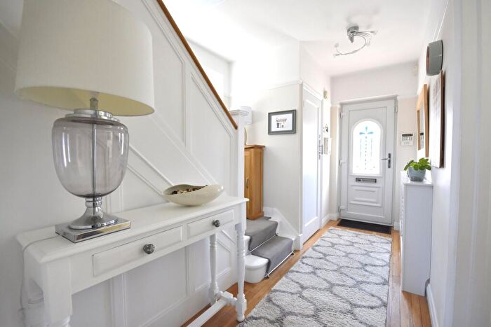 3 Bedroom Semi-Detached House For Sale In Northdown Road, Margate, CT9 - Photo 3