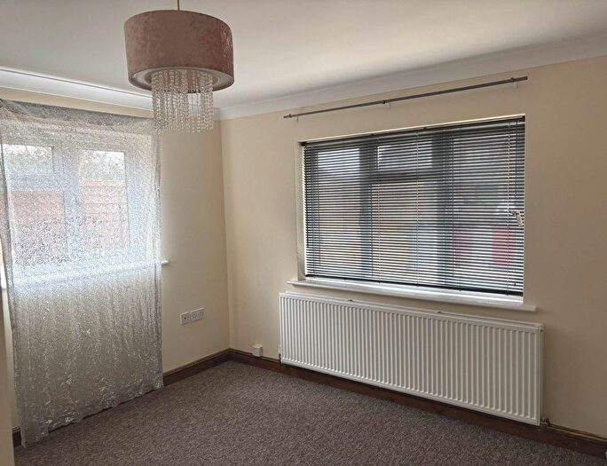 3 Bedroom Flat To Rent In Walnut Way, Tilehurst, RG30