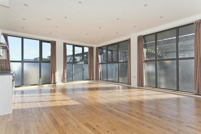 4 Bedroom Flat To Rent In Brady Street, Bethnal Green, E1