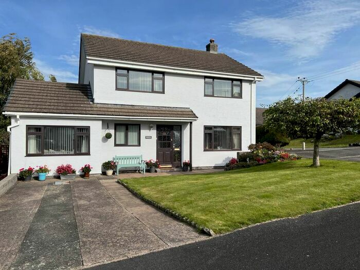 4 Bedroom Property For Sale In Trefaenor, Comins Coch, Aberystwyth, SY23