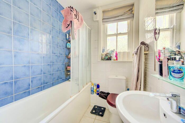 2 Bedroom Flat To Rent In Queens Club Gardens, Barons Court, London, W14