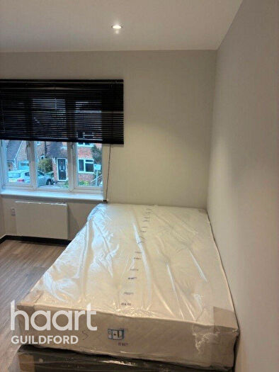 1 Bedroom Flat To Rent In Raymond Crescent, Guildford, GU2