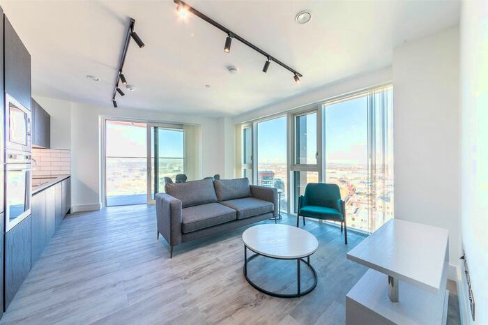 2 Bedroom Flat To Rent In Portal Way, London, W3