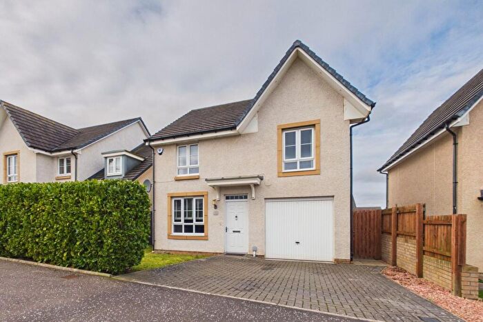 4 Bedroom Detached House For Sale In Clippens Drive, Edinburgh, EH17