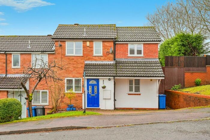 3 Bedroom Semi-Detached House For Sale In Heenan Grove, Lichfield, WS13