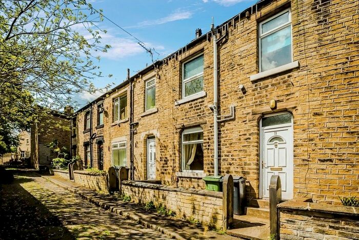 2 Bedroom Terraced House To Rent In Quaker Lane, Huddersfield, West Yorkshire, HD1