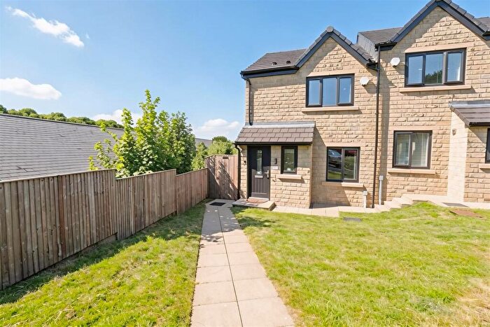 3 Bedroom Semi Detached House For Sale In Juniper Avenue, Greetland, Halifax, HX4