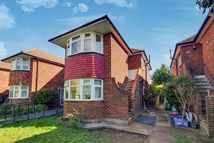 3 Bedroom Flat To Rent In Hanworth Road, Hounslow, TW4