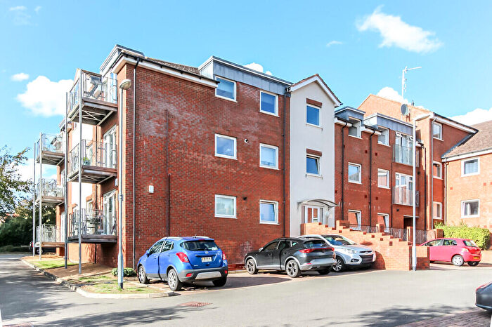 2 Bedroom Apartment For Sale In Croyland Road, Wellingborough, NN8