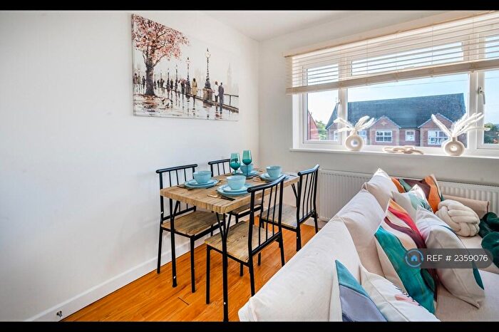 3 Bedroom Flat To Rent In Newcastle Road, Reading, RG2