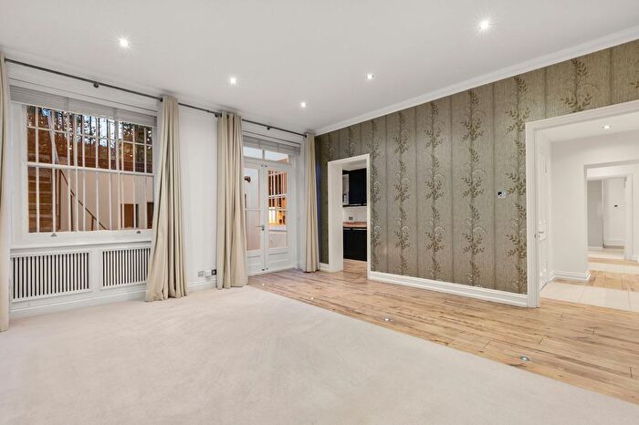 2 Bedroom Flat To Rent In Queens Gate Gardens, South Kensington, SW7