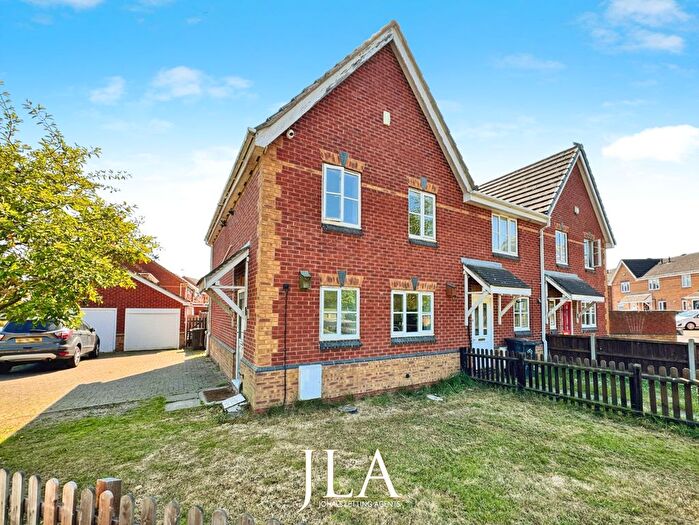 3 Bedroom Semi-Detached House To Rent In Taverners Road, Leicester, LE4