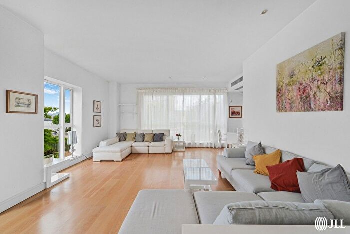 2 Bedroom Flat For Sale In Westferry Circus, London, E14