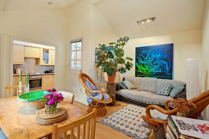 2 Bedroom Flat To Rent In Essex Road, London, N1