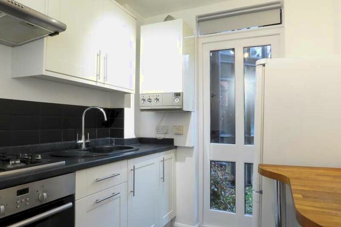 1 Bedroom Apartment To Rent In Spinney Gardens, Upper Norwood, SE19